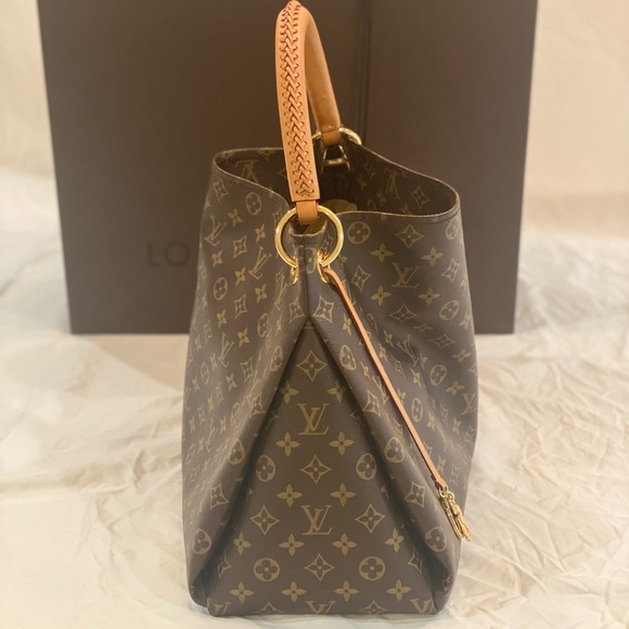 Louis Vuitton Artsy MM Tote - Picture 12 of 14